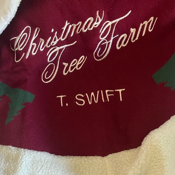 Taylor Swift Christmas Tree Farm Tree Skirt Holiday Decor RARE CTF Authenic - Picture 3 of 6